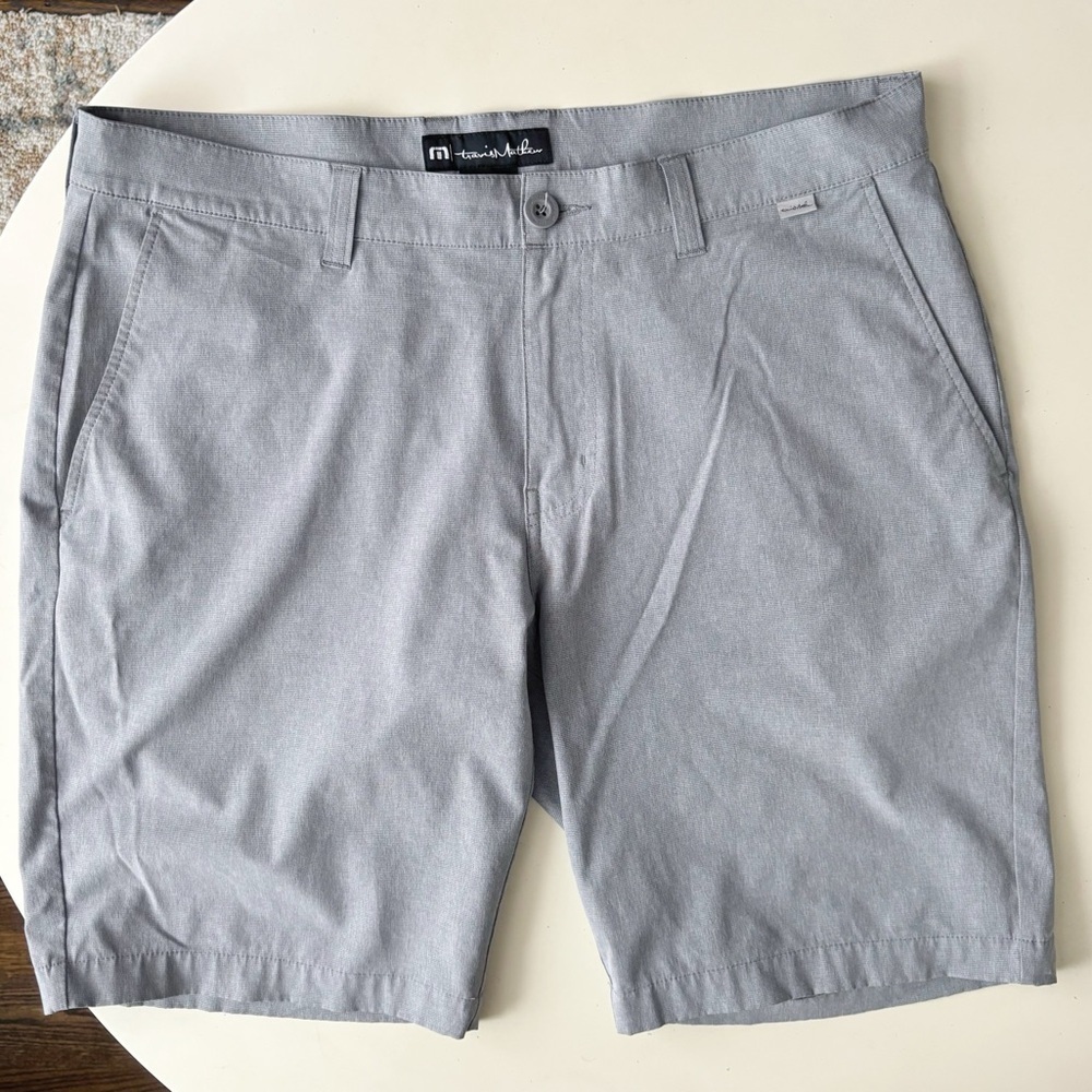 Travis Mathew Men’s 9” Lightweight Performance Golf Short Size 34 Gray